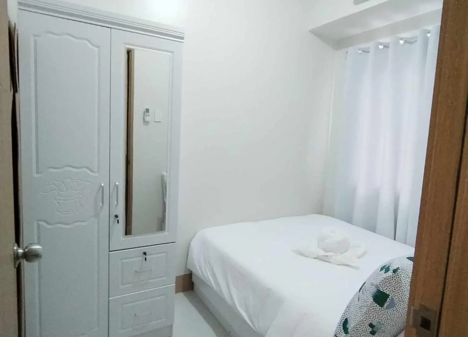 Comfy 42 Shore3 Residence Tower2 Pasay