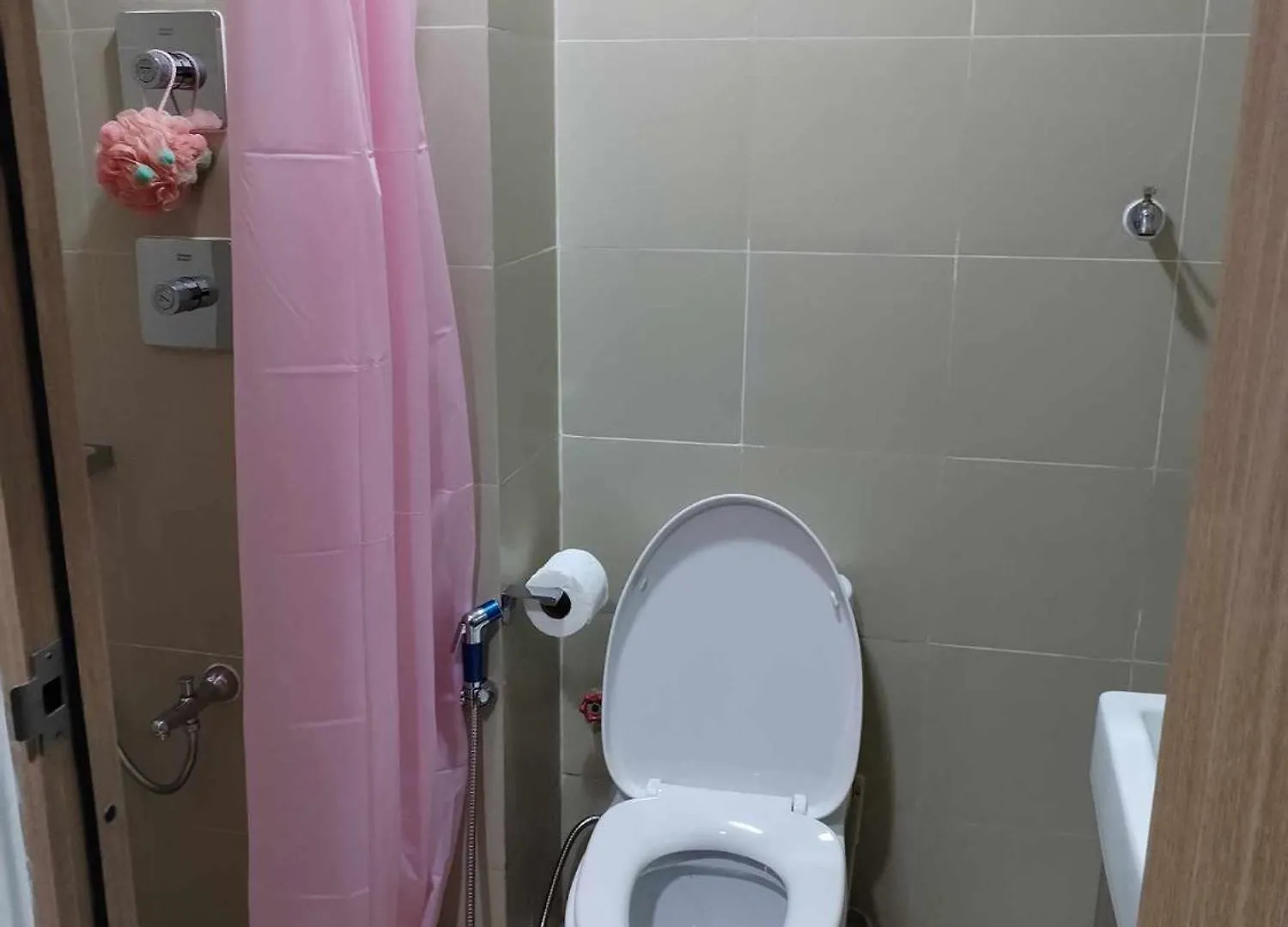 Comfy 42 Shore3 Residence Tower2 Pasay Aparthotel