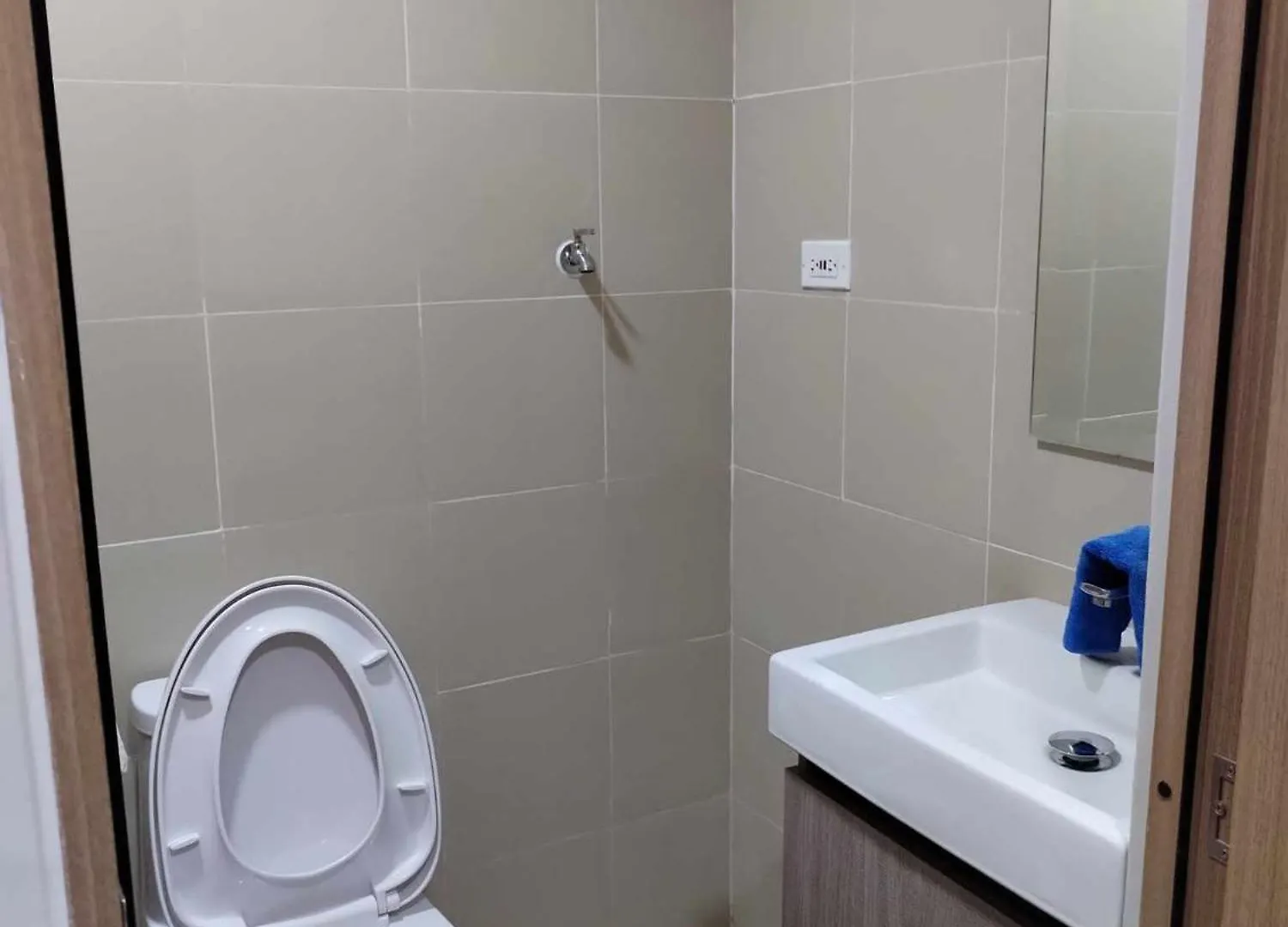Comfy 42 Shore3 Residence Tower2 Pasay 0*,