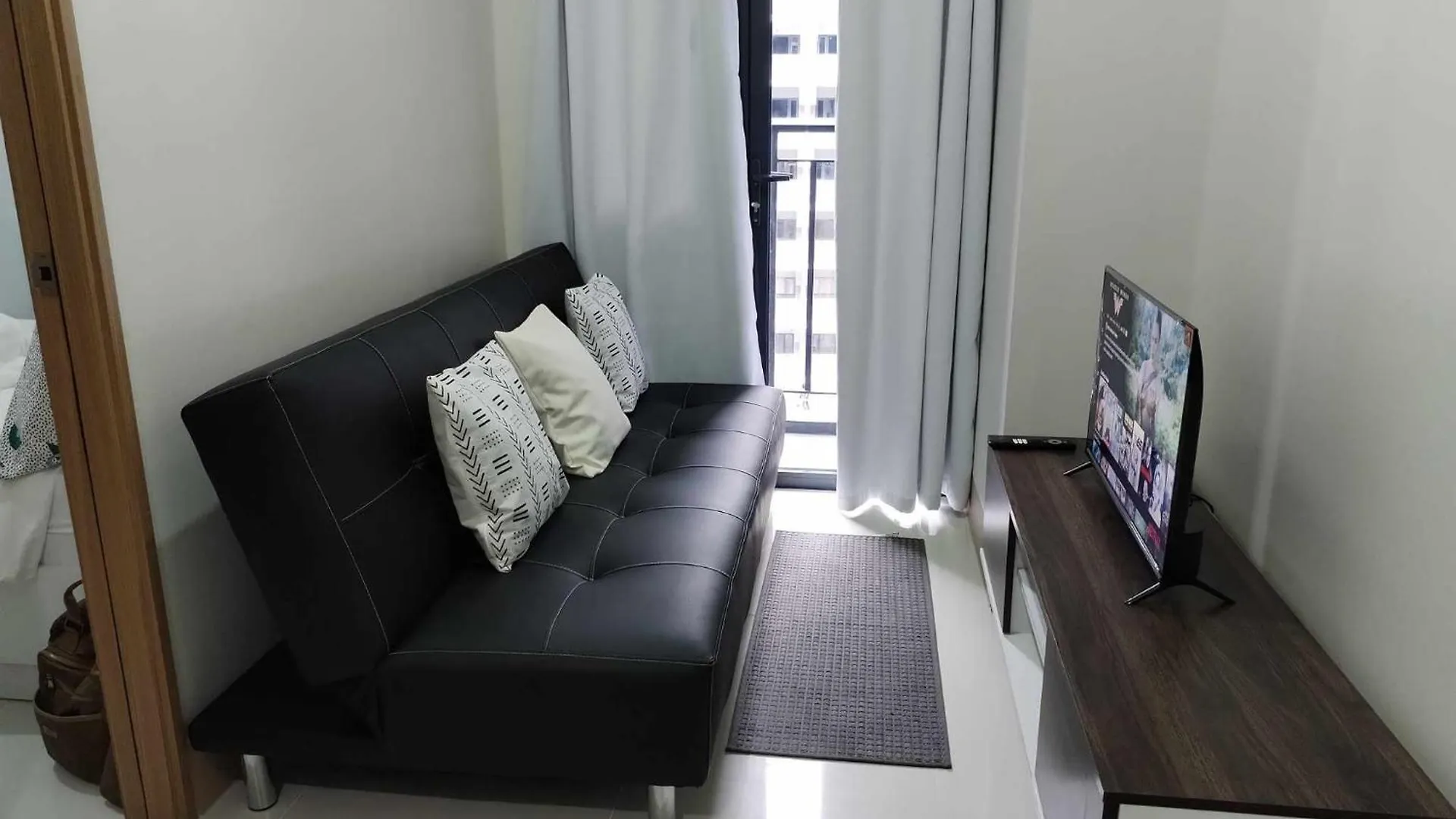 Comfy 42 Shore3 Residence Tower2 Pasay 0*,  Philippines